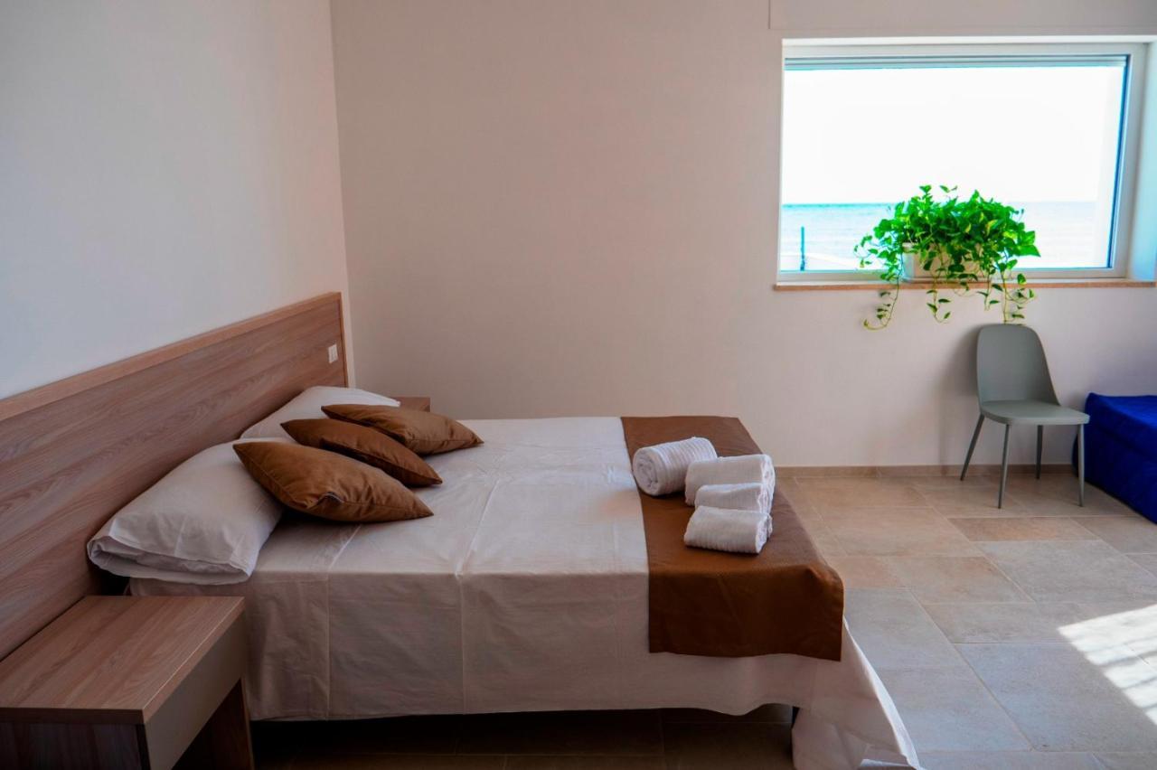 B&B A Un Passo Dal Mare ตอร์เรกันเน ภายนอก รูปภาพ
