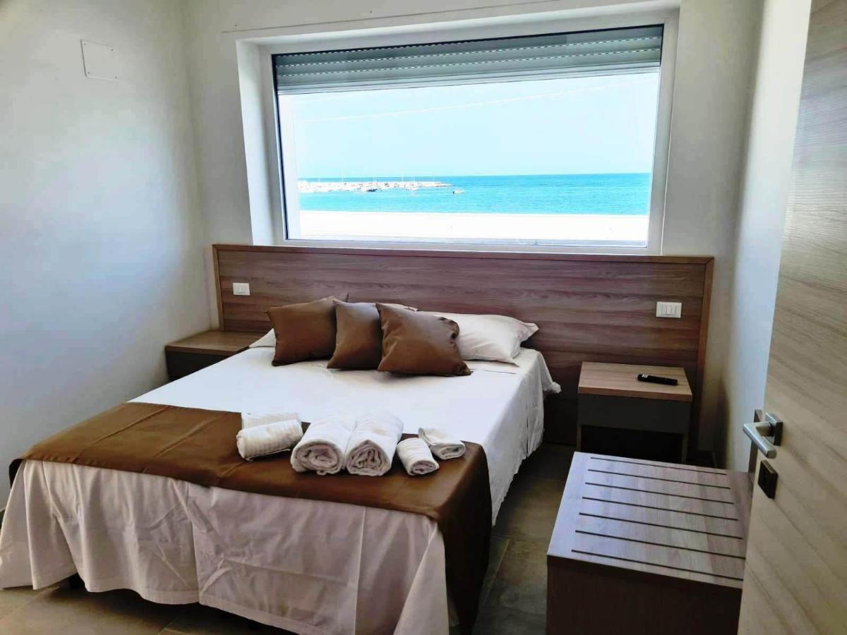 B&B A Un Passo Dal Mare ตอร์เรกันเน ภายนอก รูปภาพ